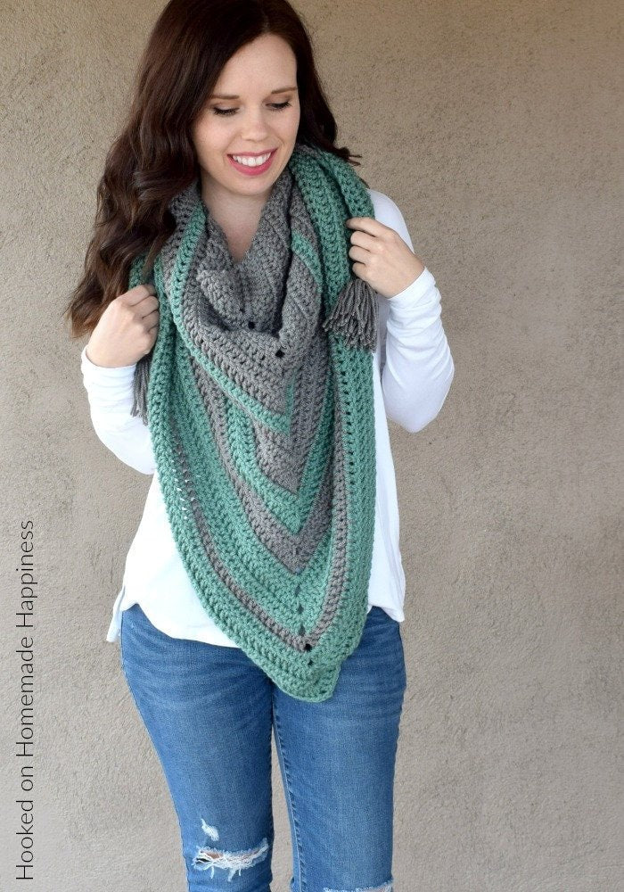 Easy All DC Triangle Scarf Crochet Pattern